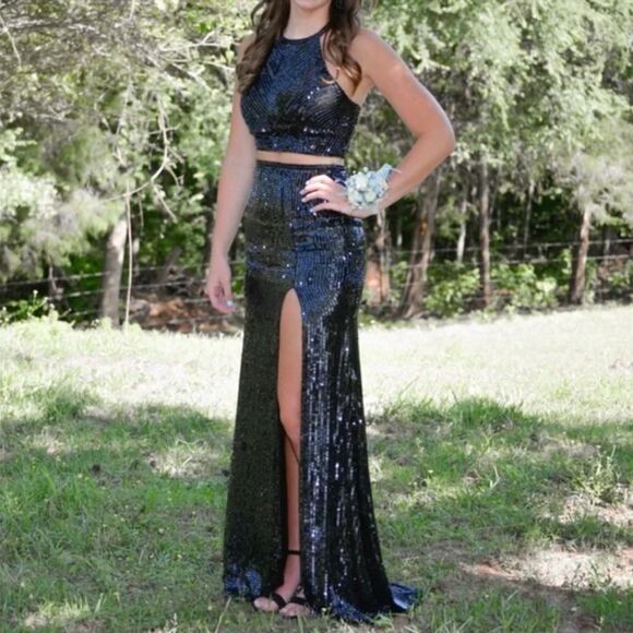 Sherri Hill Red Sequins 2-Piece Crop Top Skirt Gown Dress Slit Size 4 - 51662 - Picture 14 of 16